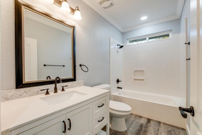 Building Photo - 1148 Sioux Cir