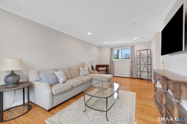 Building Photo - 51 Ledgewood Dr