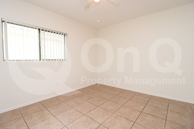 Building Photo - 667 W Jardin Dr