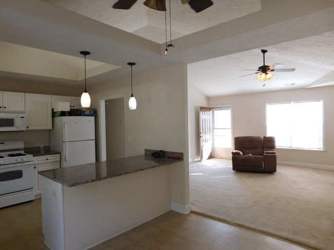 Building Photo - 119 Pella Ln