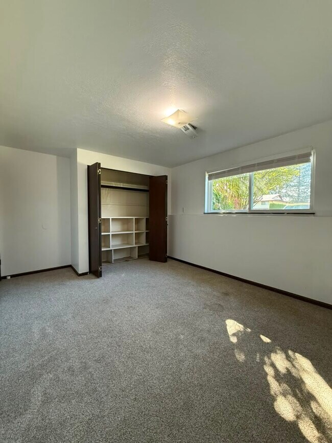 Building Photo - 1415 S Woodlawn Rd