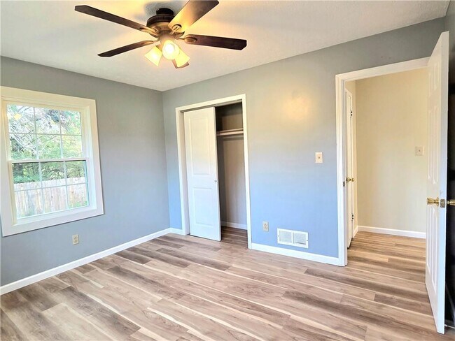 Building Photo - 1800 Hwy 81