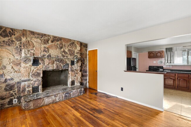 Building Photo - 1158 Reale Ave