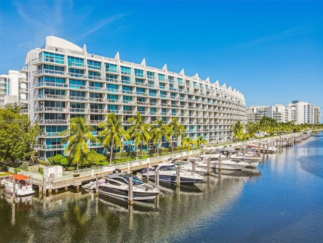 Building Photo - 2945 NE 185th St