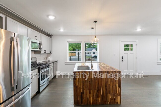 Building Photo - 927 Chickasaw Ave