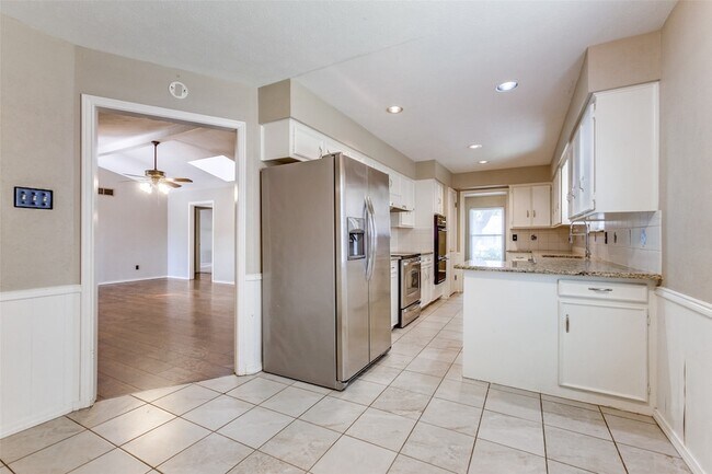 Building Photo - 7739 La Manga Dr
