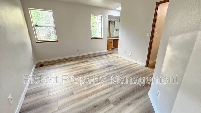 Building Photo - 4755 NW Hosman Cir