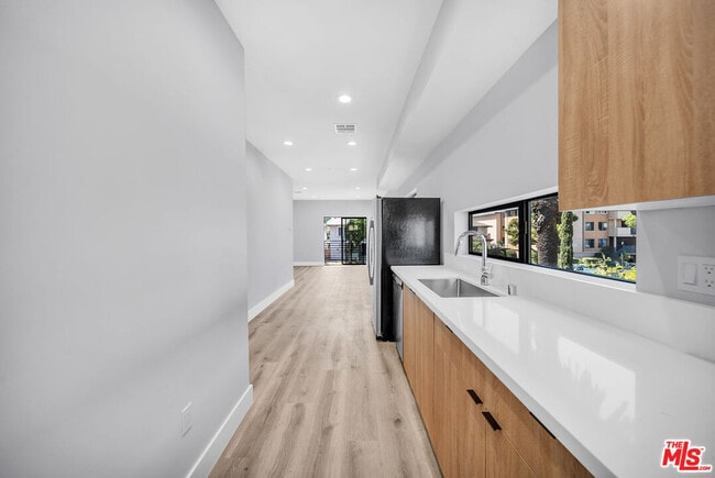 Building Photo - 1216 Magnolia Ave