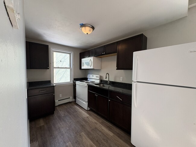 Building Photo - 171 Pleasant St