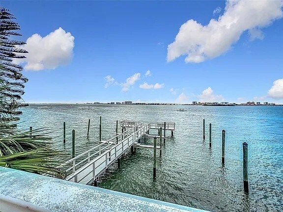 Building Photo - 100 Pierce St