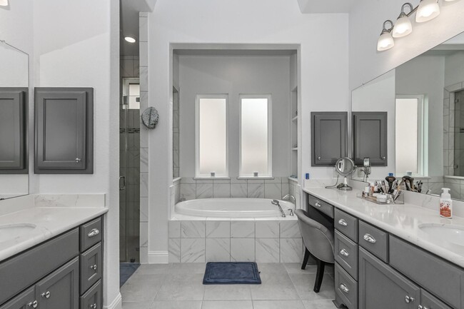 Building Photo - 6110 Meadow Bluff Ct