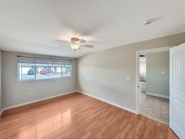 Building Photo - Beautiful 3B/2BA w/ Updated Kitchen and Pool in Clairemont!