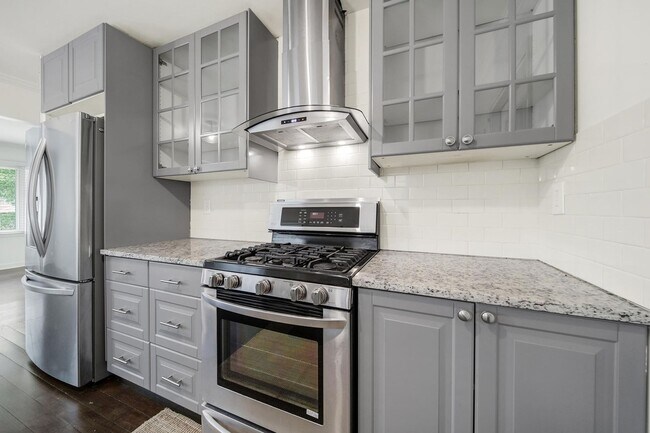 Building Photo - Lovely Three Bed One Bath Ranch Home in Wi...