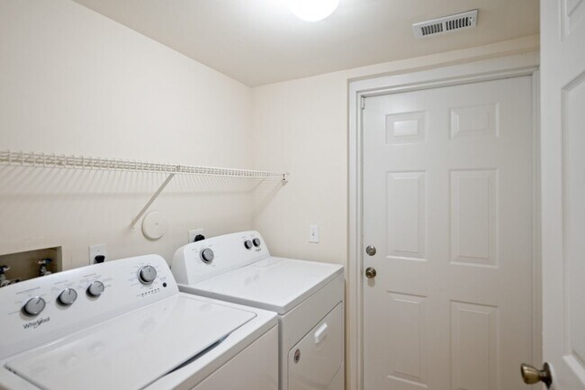 Washer & Dryer - Via Lugano