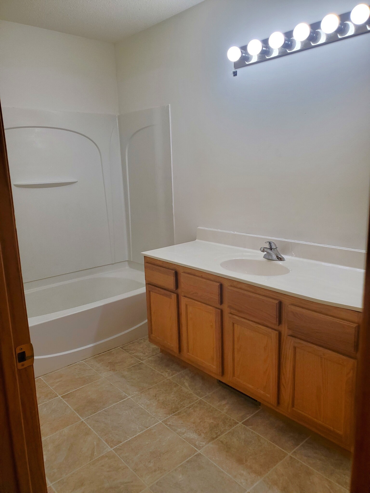 Building Photo - 1902 Aster Bay