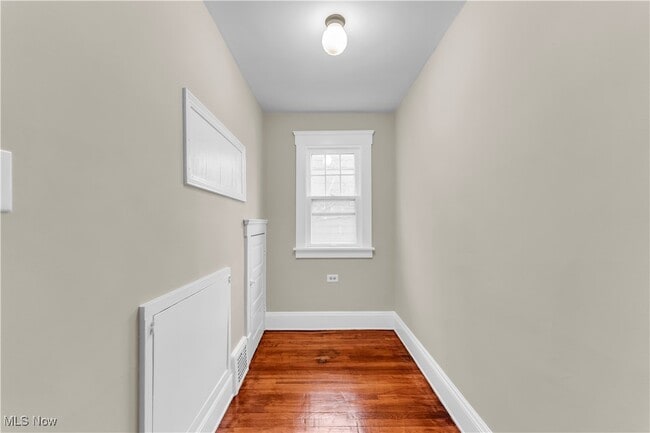 Building Photo - 221 E 266th St