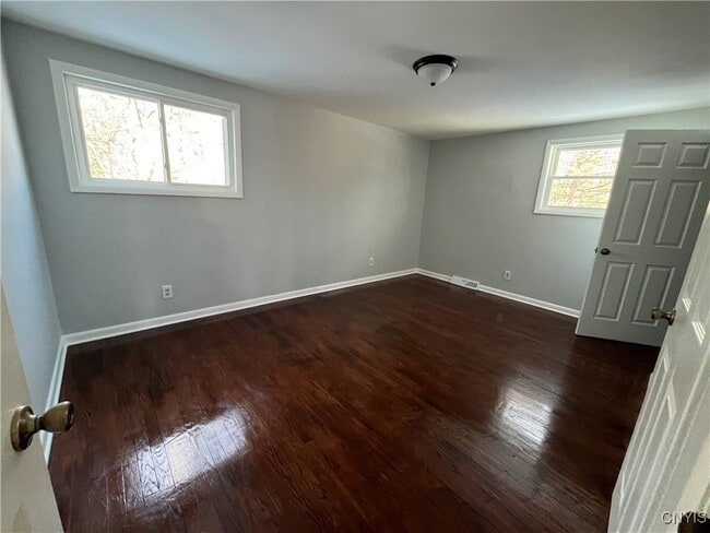 Building Photo - 7650 Commodore Cir