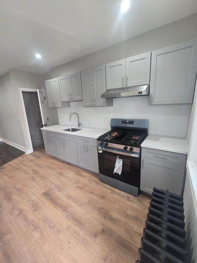 Building Photo - 2219 Bonaffon St