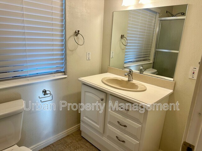 Building Photo - 528 W 810 S