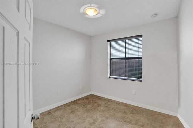 Building Photo - 15385 SW 93rd Ln