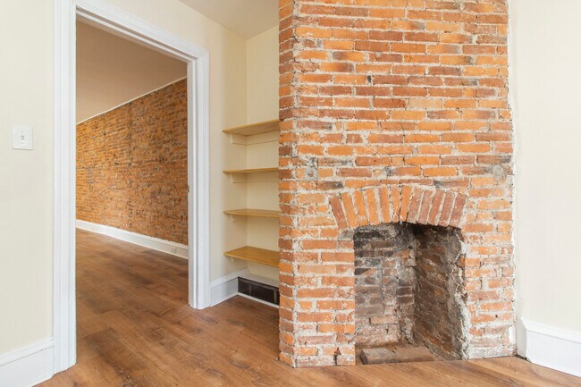 Building Photo - 328 W Front St