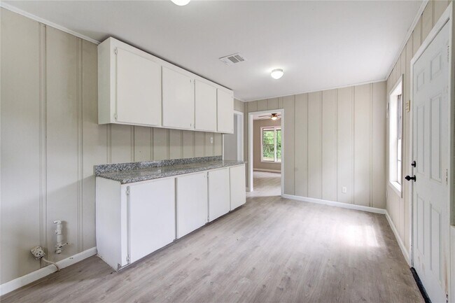 Building Photo - 808 TX-393 Loop