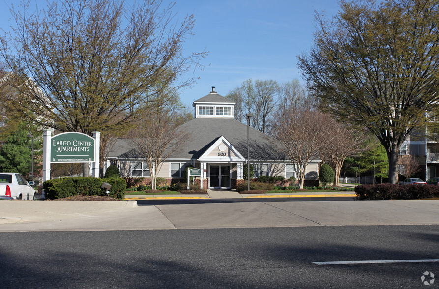 Building Photo - Acclaim at Lake Largo