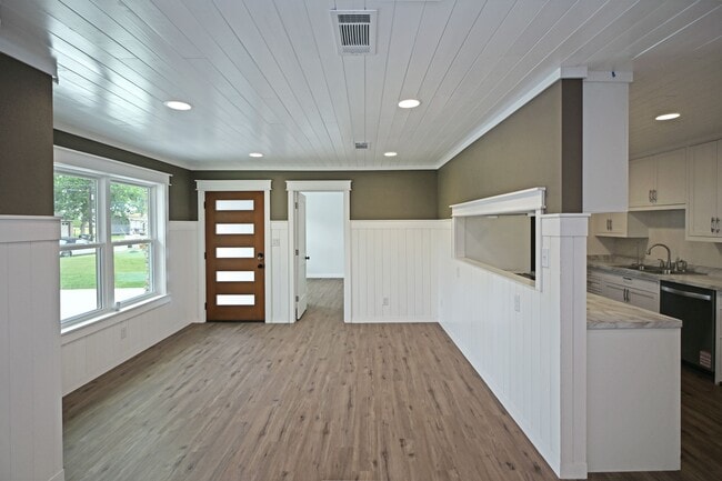 Building Photo - 442 Rothe Loop