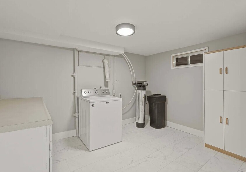 Building Photo - 403 Highland Dr