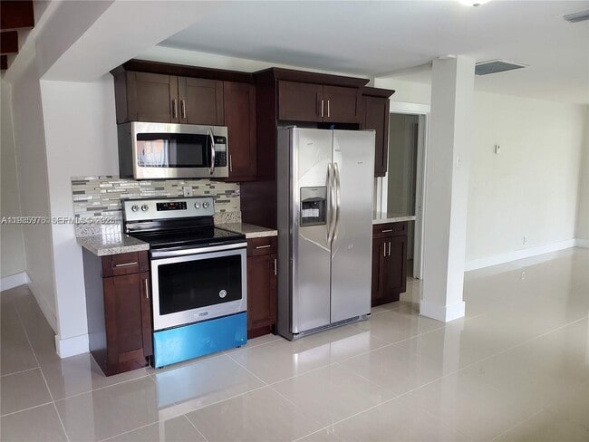 Building Photo - 701 Columbus Pkwy