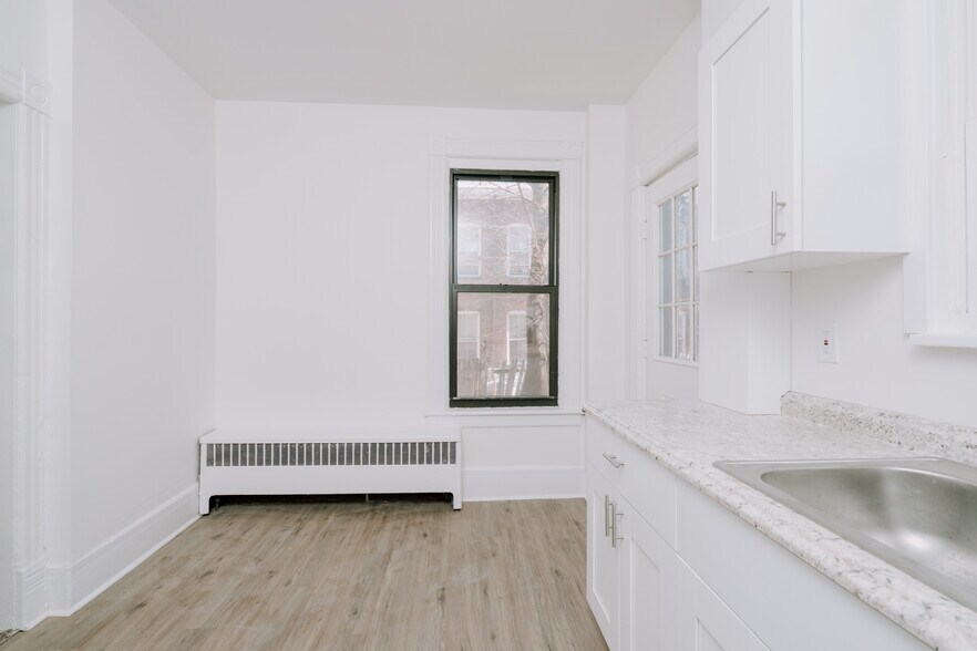 Building Photo - 47 Henry Ave