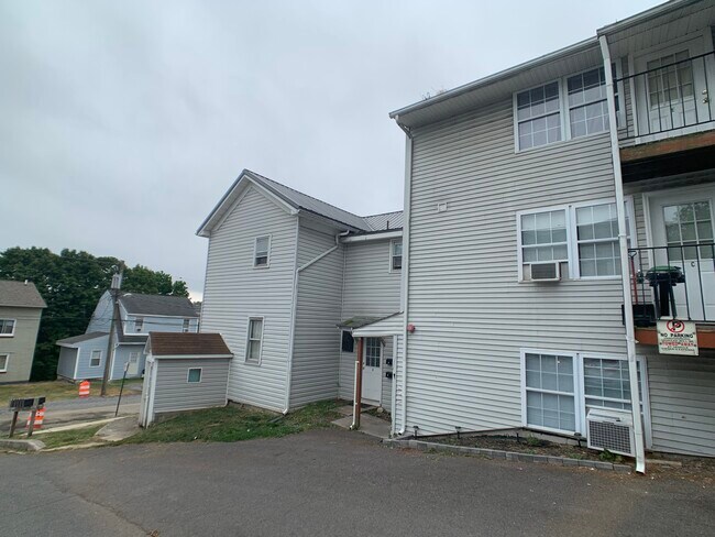 Building Photo - 133 Wood St