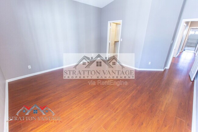 Building Photo - 1015 E Brentrup Dr