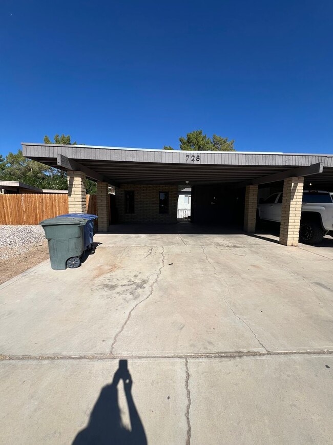 Building Photo - REMODELED 3 BEDROOM IN TOWN!