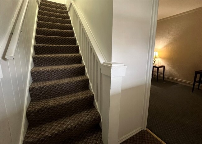 Building Photo - 912 Magee St