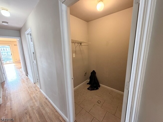 Building Photo - 1036 Flora St