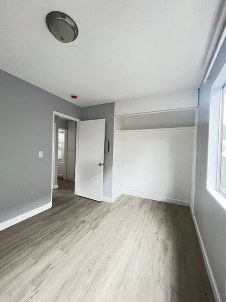 Building Photo - 322 Laveta Terrace