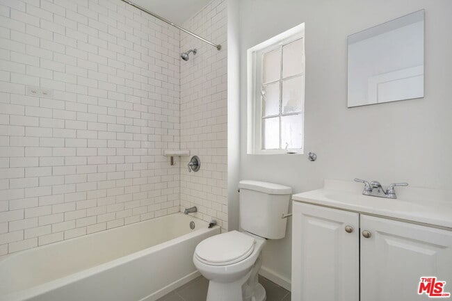 Building Photo - 3617 Homeway Dr