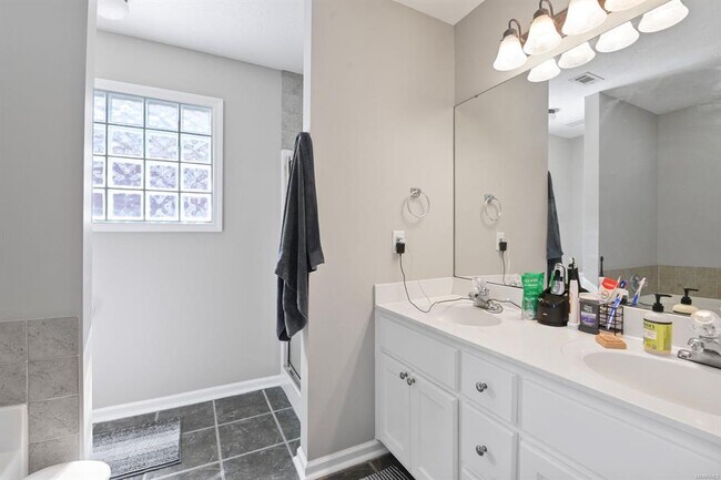 Building Photo - 1225 Westfield Ln