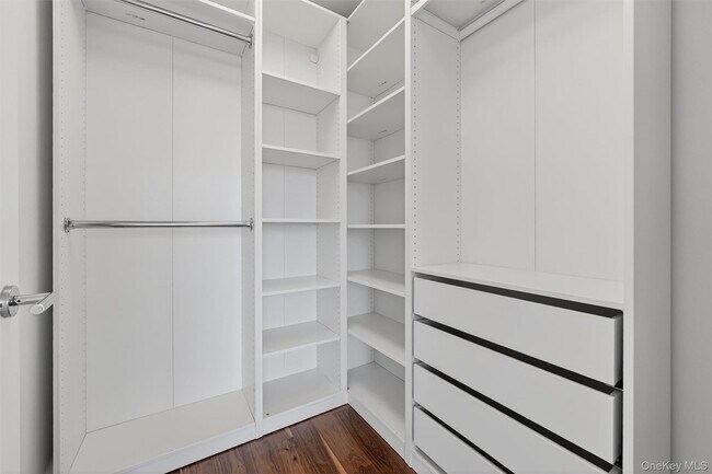 Building Photo - 1 Renaissance Square