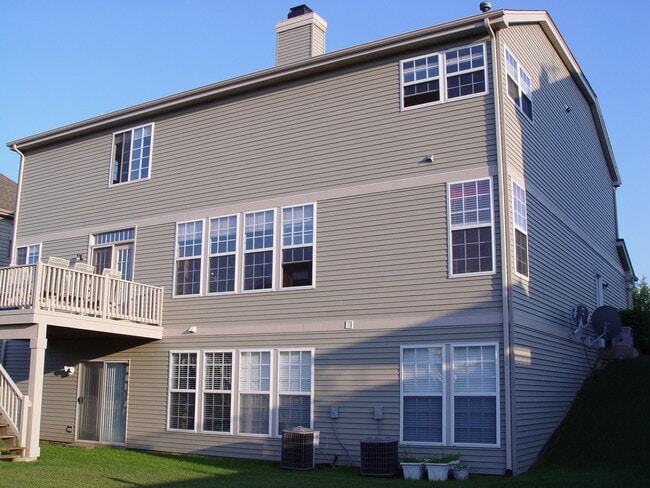 Building Photo - 452 Amherst St