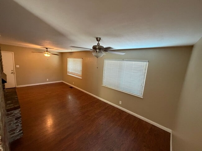 Building Photo - 4752 Crestview Dr