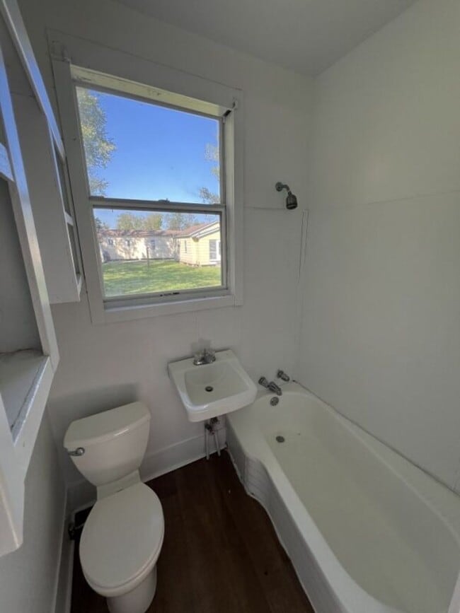 Building Photo - 2-Bedroom 1-Bath Home on Sunshine Rd.