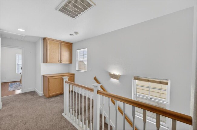 Building Photo - Charming 3-Bed Home in Sacramento with 2.5 Baths