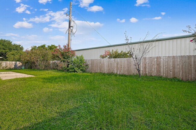 Building Photo - 26847 Trinity Trail