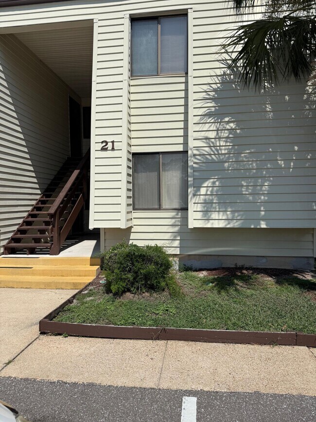Building Photo - 308 Miracle Strip Pkwy SW