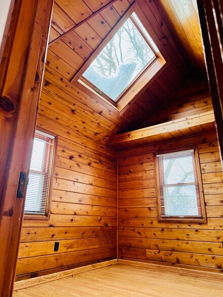 Building Photo - 1704 S Berlin Ave