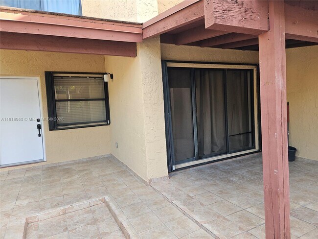 Building Photo - 311 W Park Dr