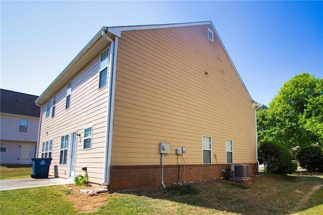 Building Photo - 3292 Shady Valley Ct SW