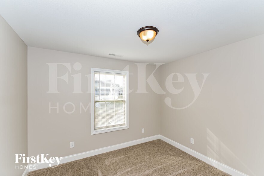 Building Photo - 372 Lowline Dr